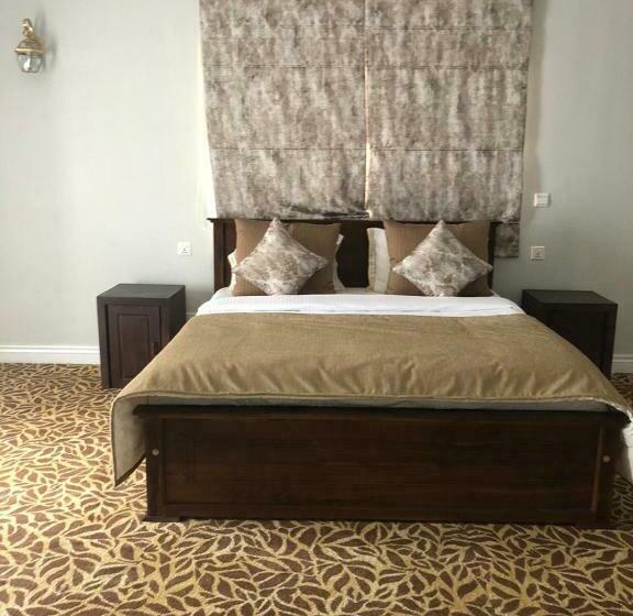 Номер Стандарт, Little England By Celeste