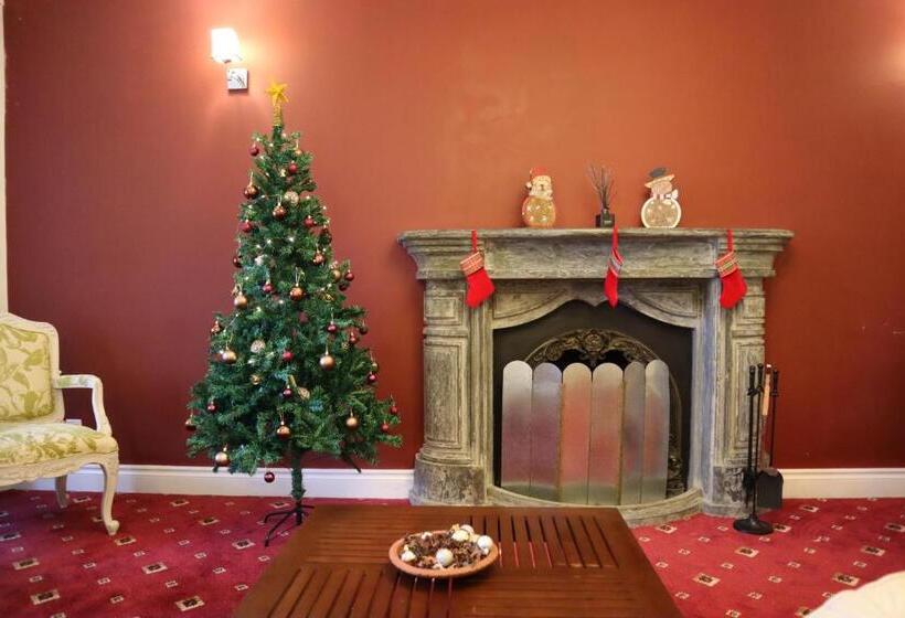 Номер Стандарт, Little England By Celeste