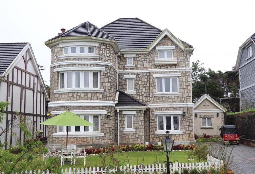 Номер Стандарт, Little England By Celeste