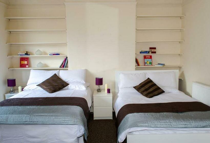 Семейный Номер Совместный Санузел, Campbells Guest House