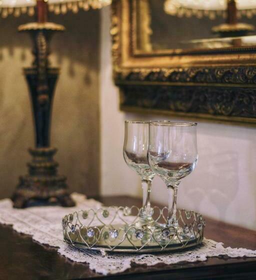 اتاق لوکس با تخت بزرگ, Stone Olive