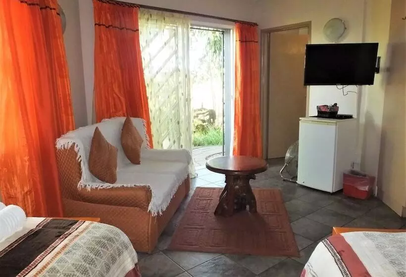 اتاق خانوادگی, Tatenda Guest House