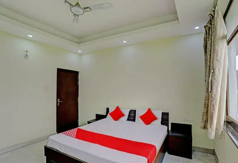 Classic Kolmen Hengen Huone, Oyo Flagship Shree Shyam Kripa Hotel And Restaurant