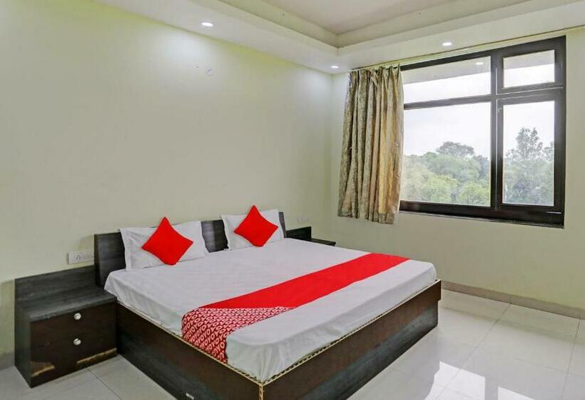 Трехместный Номер Классика, Oyo Flagship Shree Shyam Kripa Hotel And Restaurant