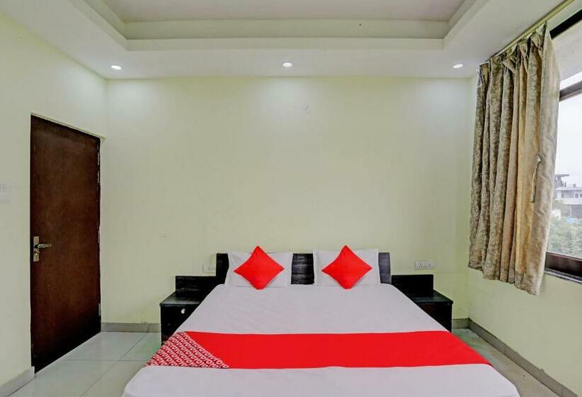 Трехместный Номер Классика, Oyo Flagship Shree Shyam Kripa Hotel And Restaurant