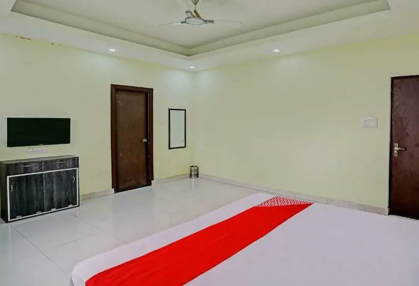 Classic Kolmen Hengen Huone, Oyo Flagship Shree Shyam Kripa Hotel And Restaurant