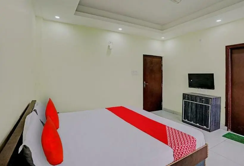 Classic Kolmen Hengen Huone, Oyo Flagship Shree Shyam Kripa Hotel And Restaurant
