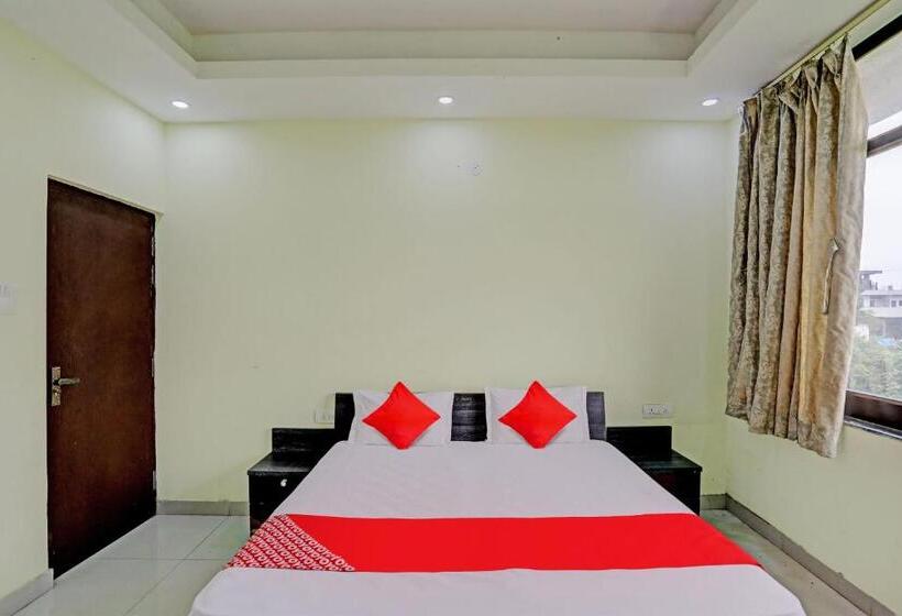 Трехместный Номер Классика, Oyo Flagship Shree Shyam Kripa Hotel And Restaurant