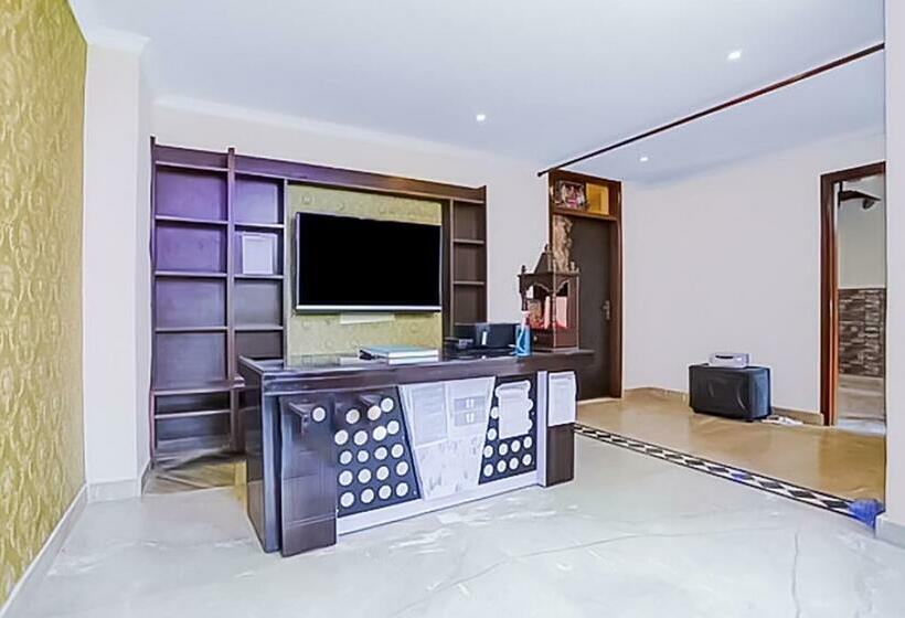 Quarto Deluxe, Near Hauz Khas Fort