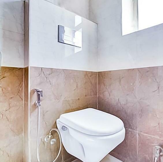 اتاق لوکس, Near Hauz Khas Fort