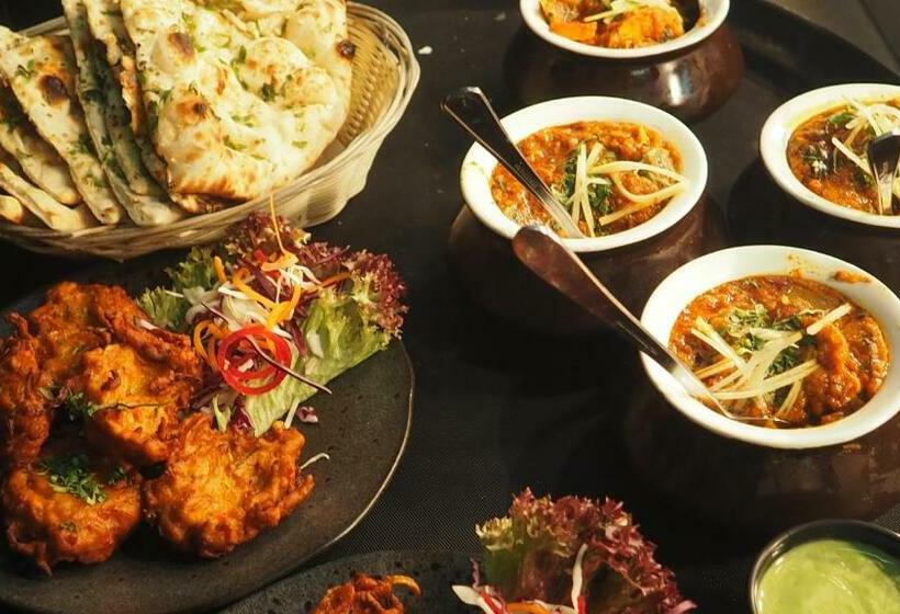 Quarto Deluxe, Near Hauz Khas Fort