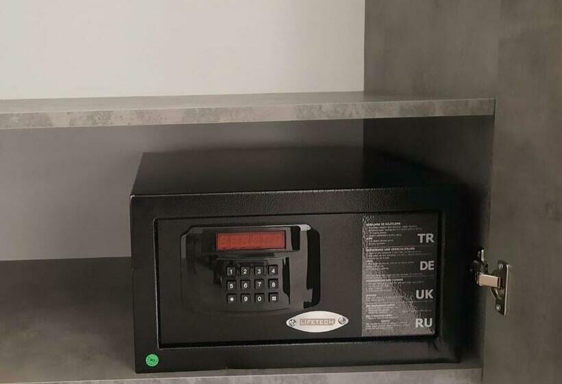 اتاق استاندارد یک نفره, Grand royal