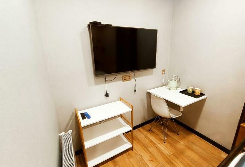 اتاق استاندارد یک نفره, Apart Hotel Console