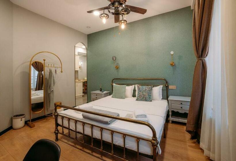 اتاق لوکس با تخت بزرگ, Apart Hotel Console
