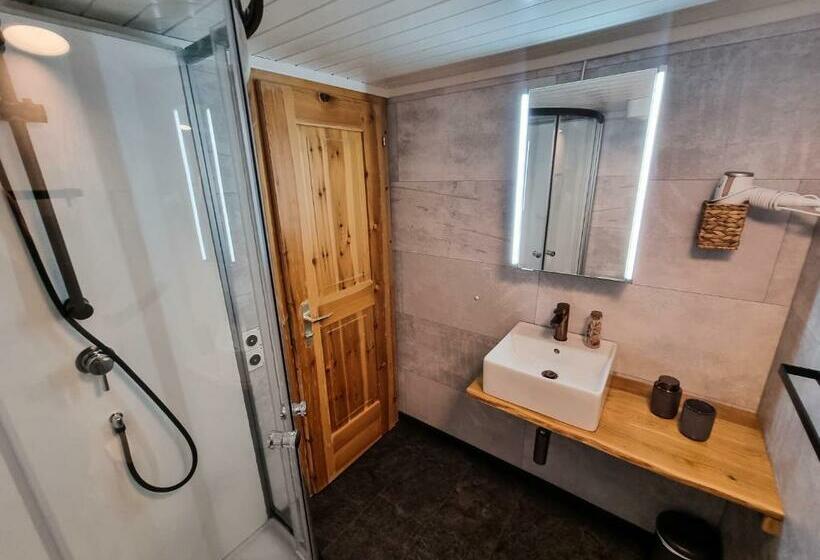 חדר סטנדרט, Luny`s Bed And Breakfast Ruschein