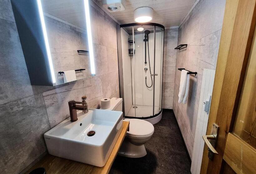 Standard room with outdoor bath, Luny`s Bed And Breakfast Ruschein