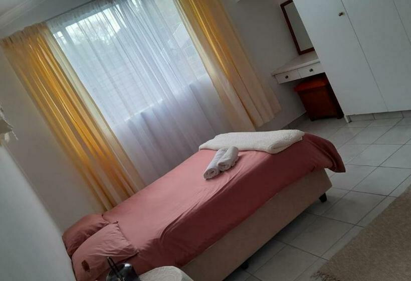 Семейный Номер, Cosmic Moments Guest House