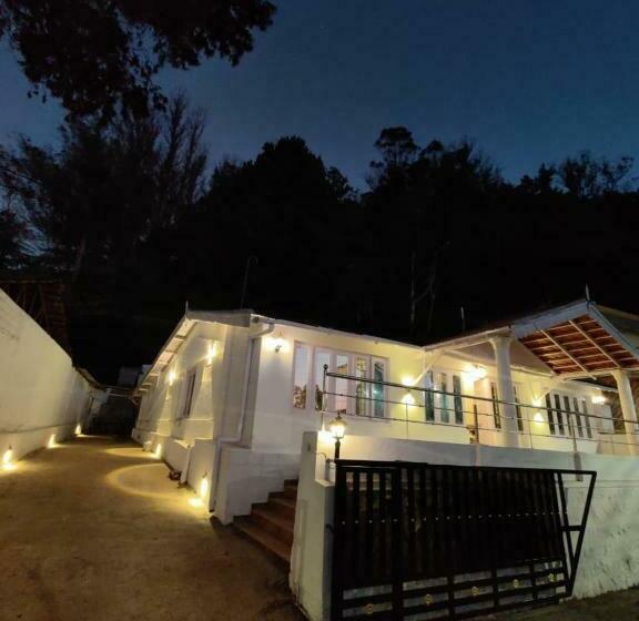 Standart Oda, Bob S Haven Bungalow