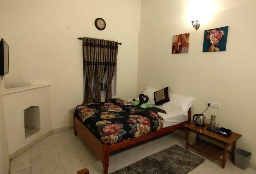 Standart Oda, Bob S Haven Bungalow