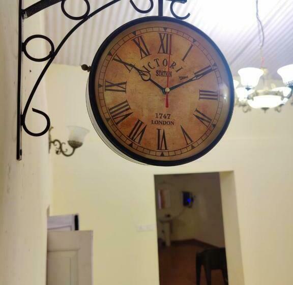 Standart Oda, Bob S Haven Bungalow