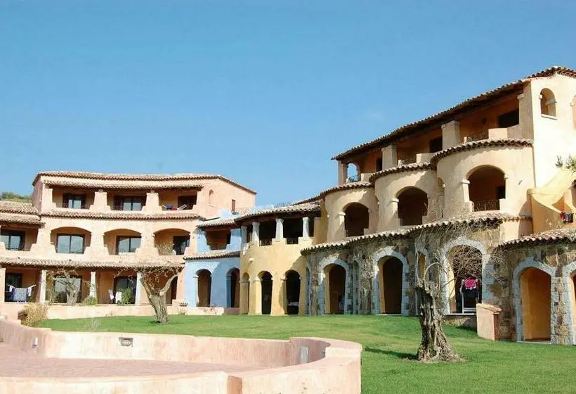 Huoneisto 2 Makuuhuonetta, Residence With Private Beach In Marinella