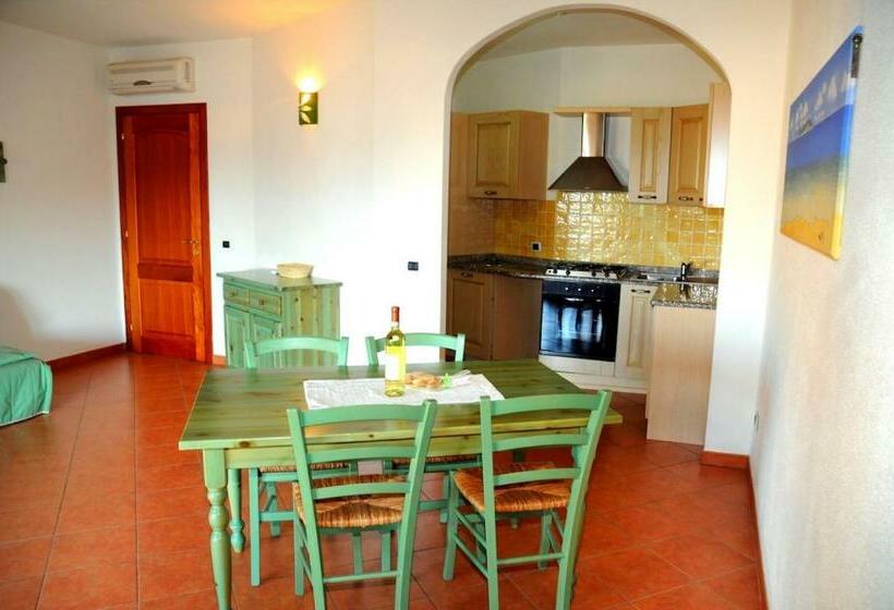 شقة غرفتين, Residence With Private Beach In Marinella