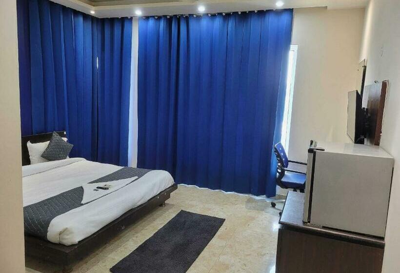 חדר קלאסי לשלושה, Oyo Flagship Rao G