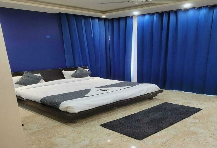 חדר קלאסי לשלושה, Oyo Flagship Rao G