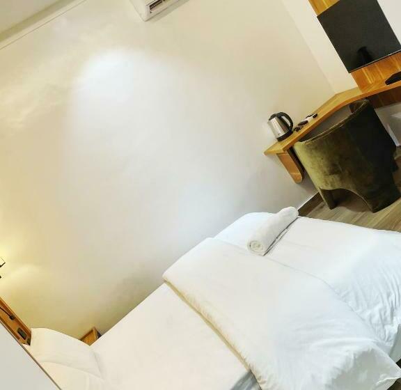 اتاق استاندارد, Studio 6