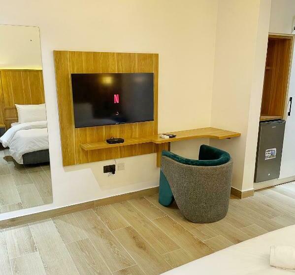 اتاق استاندارد, Studio 6