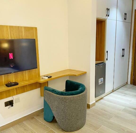 اتاق استاندارد, Studio 6