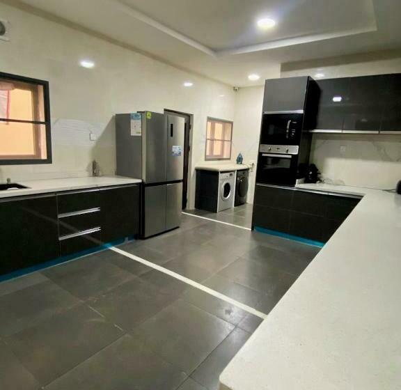 اتاق استاندارد, Studio 6