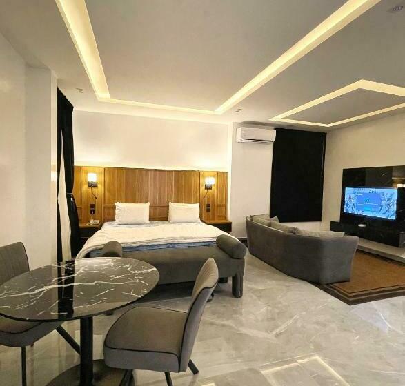 اتاق لوکس با تخت بزرگ, Studio 6