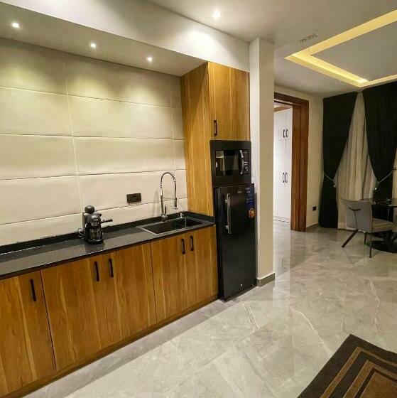 اتاق لوکس با تخت بزرگ, Studio 6