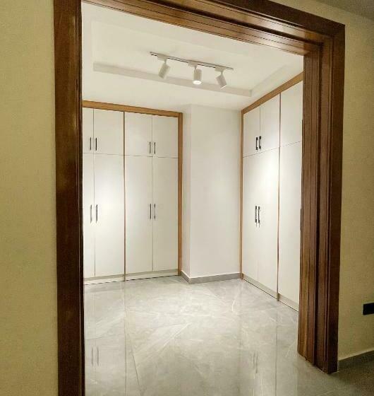 اتاق لوکس با تخت بزرگ, Studio 6