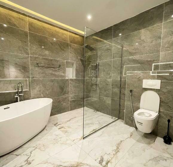 اتاق لوکس با تخت بزرگ, Studio 6