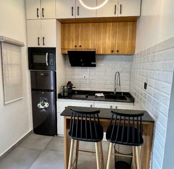 استودیوی استاندارد, Studio 6