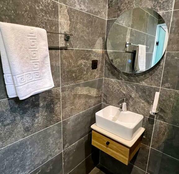 استودیوی استاندارد, Studio 6