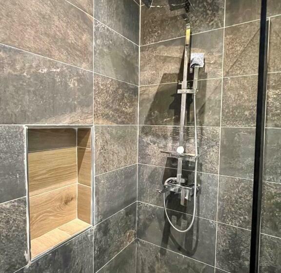 استودیوی استاندارد, Studio 6