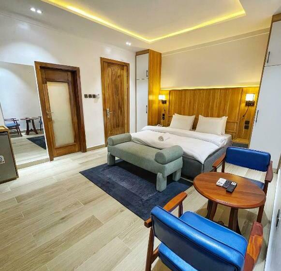 اتاق لوکس, Studio 6