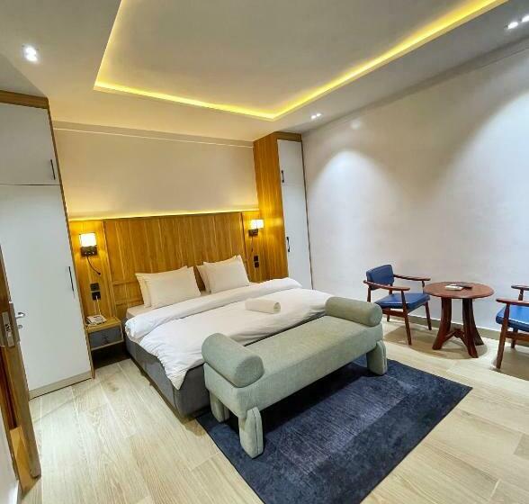 اتاق لوکس, Studio 6