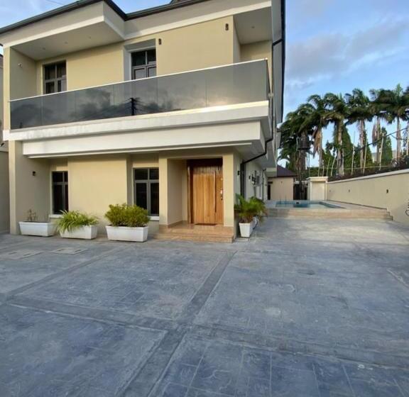 اتاق لوکس با تخت بزرگ, Studio 6