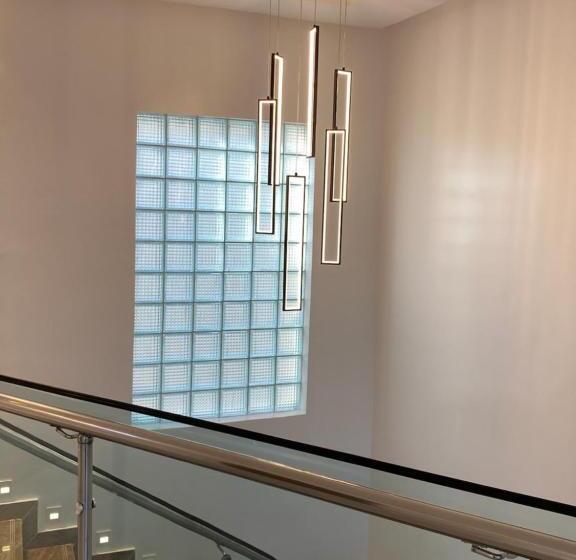 اتاق لوکس با تخت بزرگ, Studio 6