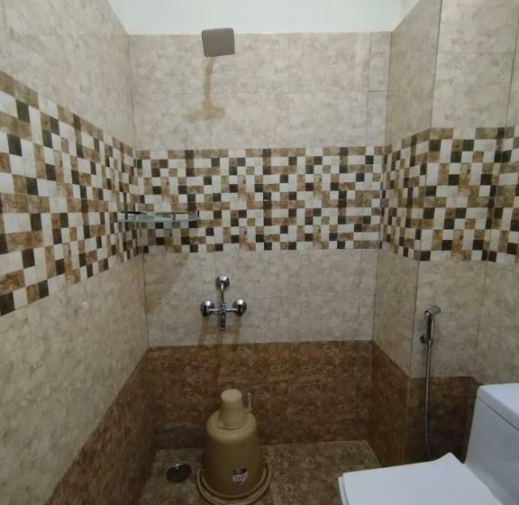 家庭间, Sviksha Inn