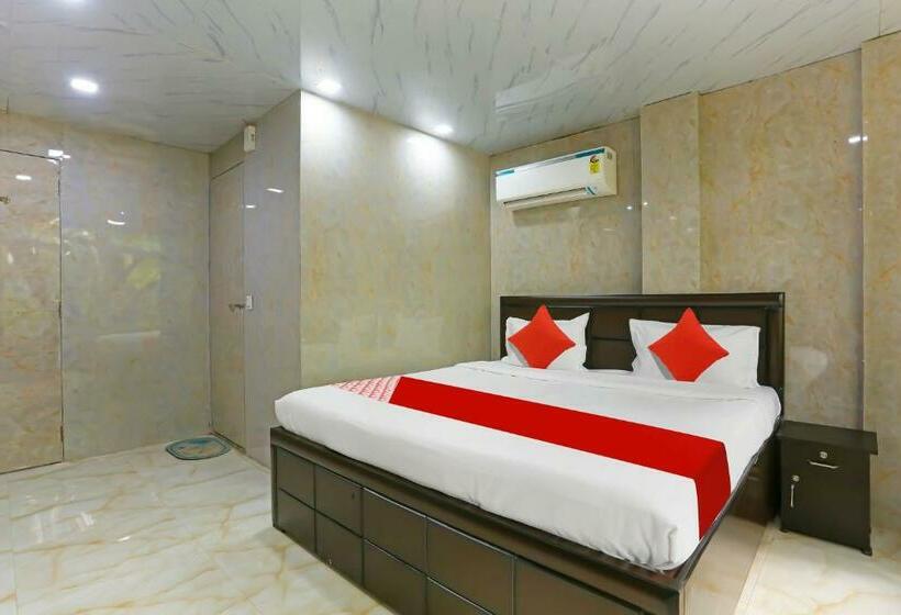 トリプルクラシックルーム, Oyo Flagship Hotel Happy Hours