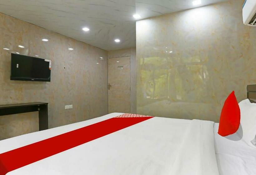 トリプルクラシックルーム, Oyo Flagship Hotel Happy Hours