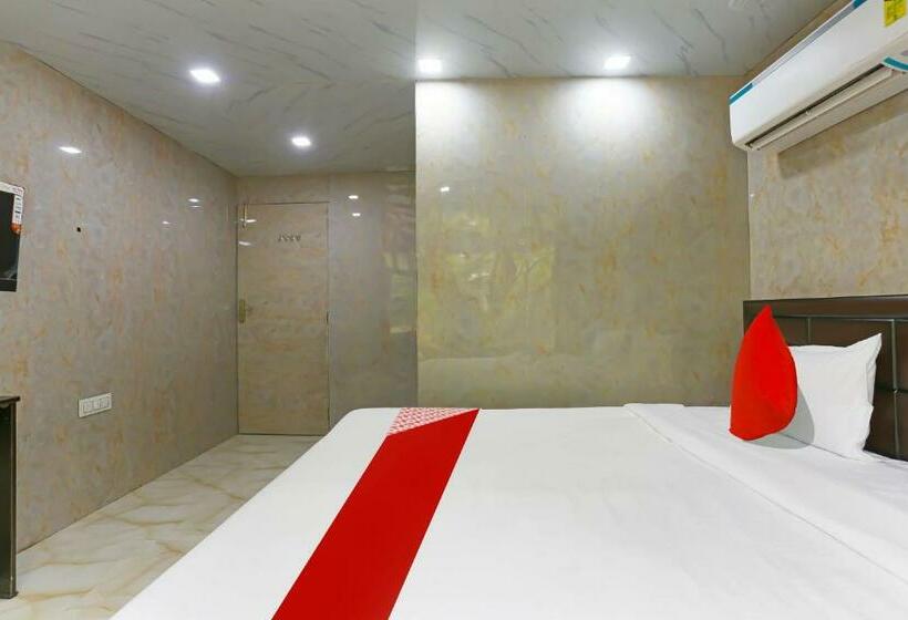 トリプルクラシックルーム, Oyo Flagship Hotel Happy Hours