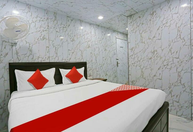 トリプルクラシックルーム, Oyo Flagship Hotel Happy Hours