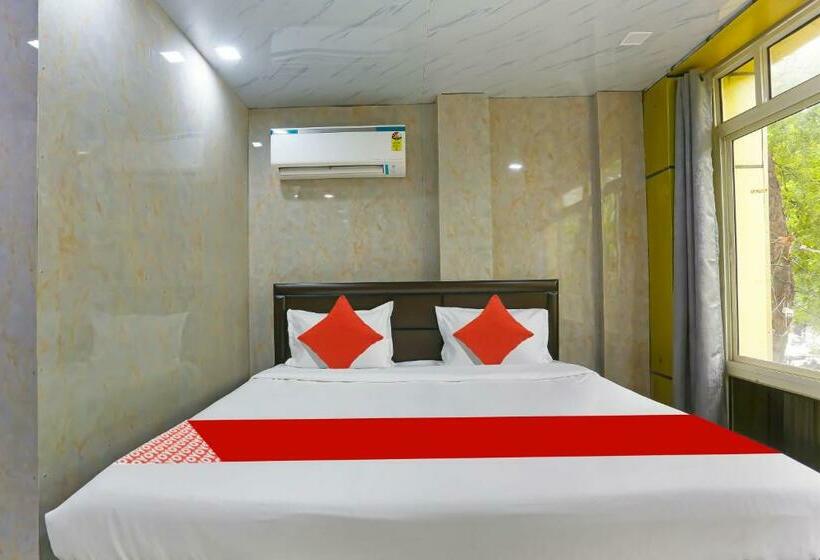 トリプルクラシックルーム, Oyo Flagship Hotel Happy Hours