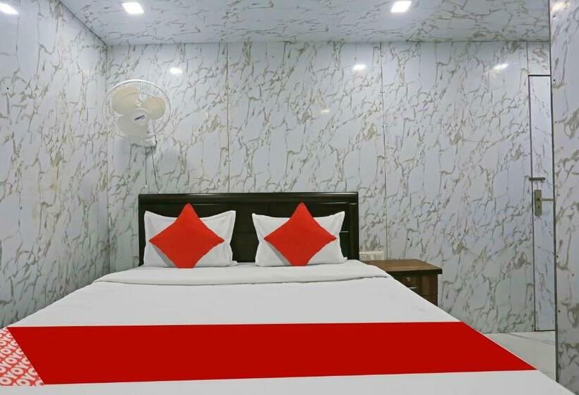 トリプルクラシックルーム, Oyo Flagship Hotel Happy Hours